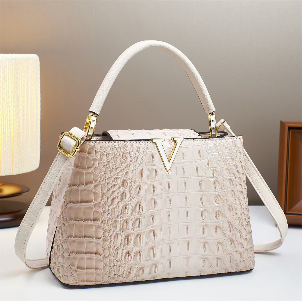 2025 Hot Selling Croc-Embossed Square Commuter Bag Designer Minimalist Shoulder Bag with Metallic V-Shaped Accents, Women's Chic Crossbody