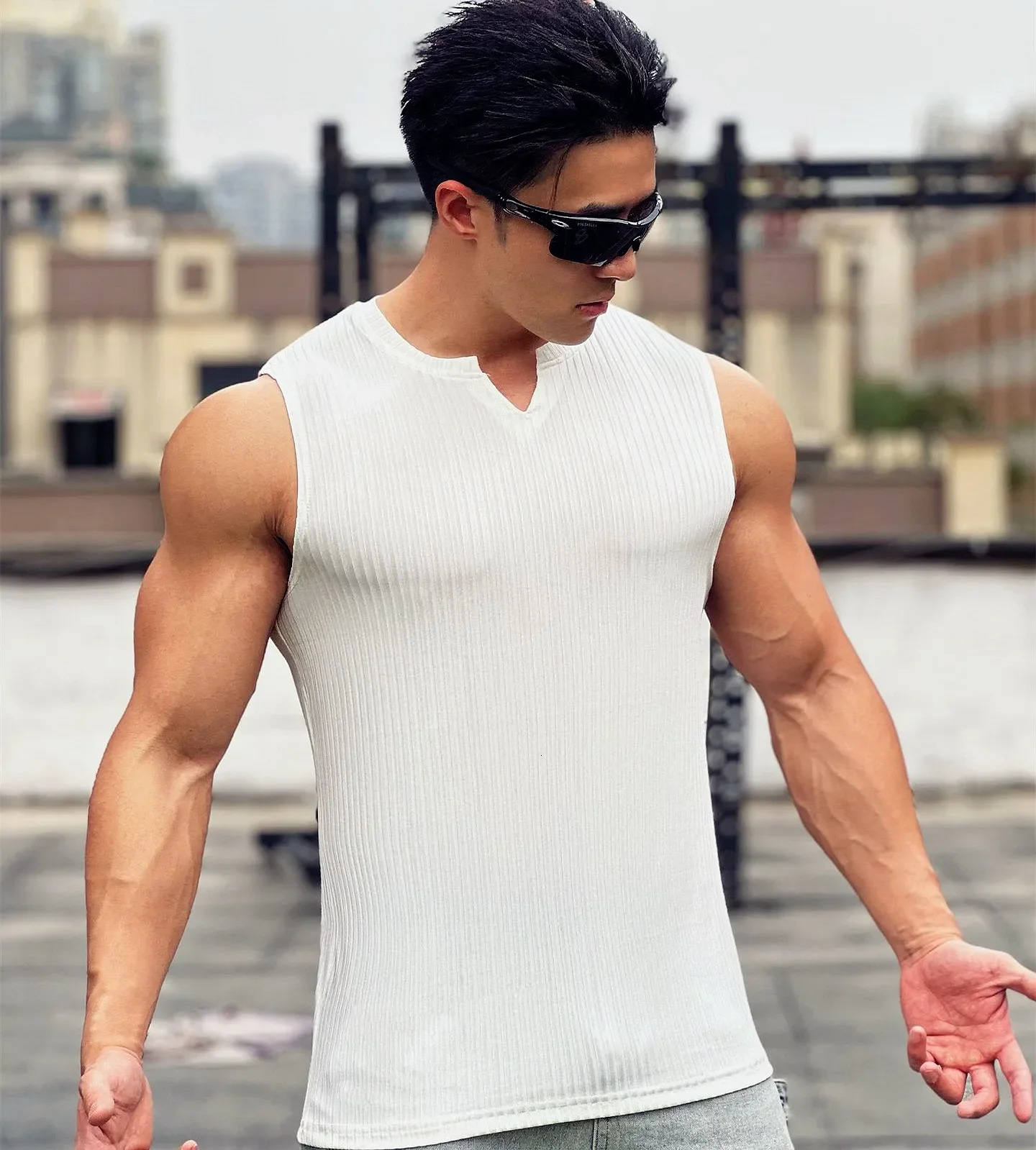 2025 Summer Mens Vneck Tank Top Fitness Sleeveless Training Shirt Sports Underwear Gym 250430Z