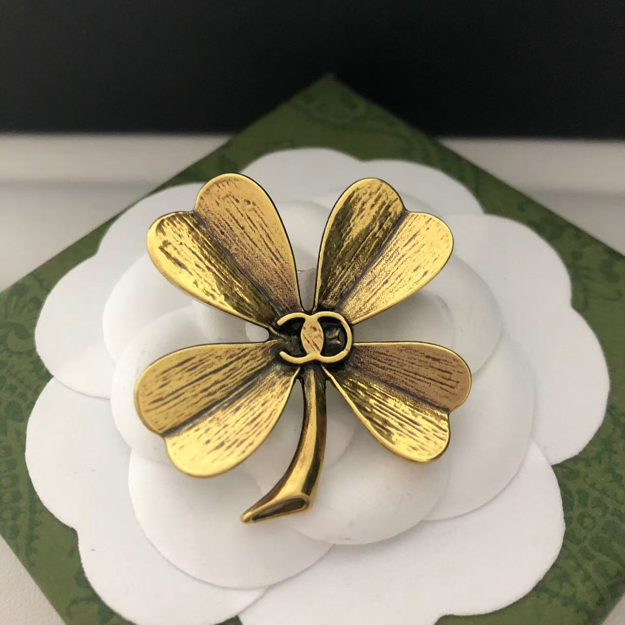 Brand Desinger Small Sweet Wind Womens Letter Brooch Suit Pin Fashion Jewelry Accessories