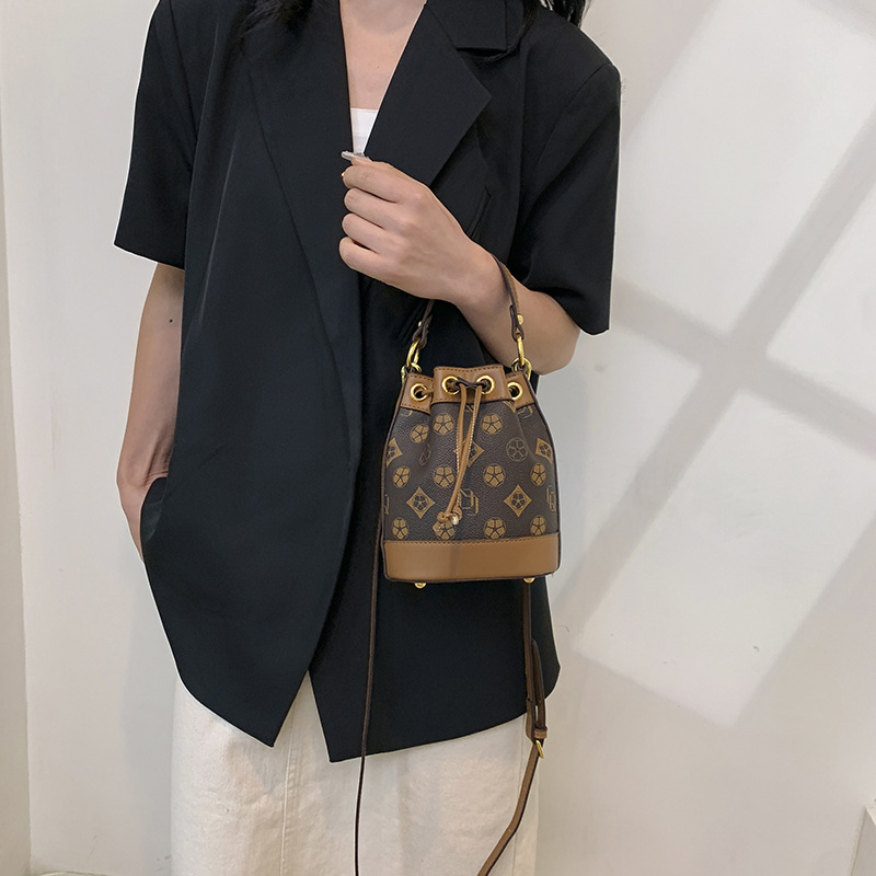 Designer Bag Luxury Bag The Summer New Niche Design Women S Fashion Retro With High Appearance Level And A Stylish Single Shoulder Shoulder Bag Crossb