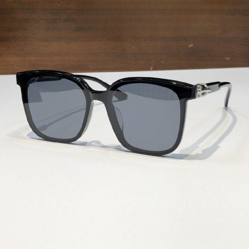 High Quality Men Sunglasses Classic Luxury Designer Women Glasses Titanium Punk Business Design Prescription Spectacle Frames UV400 with box 8202 SIZE