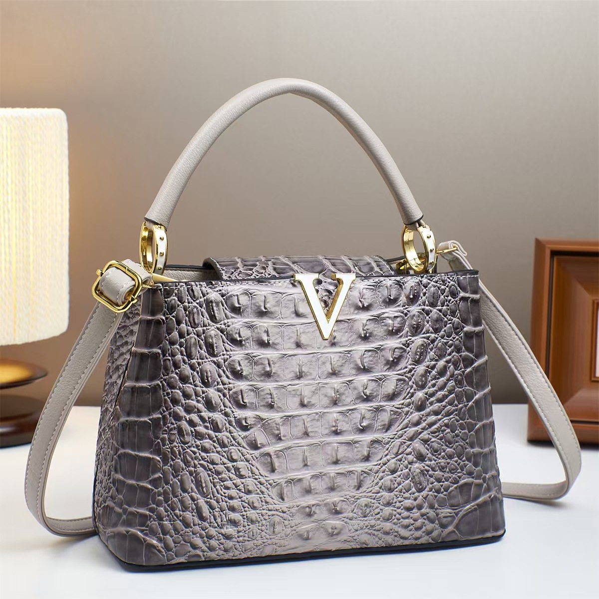 2025 Hot Selling Croc-Embossed Square Commuter Bag Designer Minimalist Shoulder Bag with Metallic V-Shaped Accents, Women's Chic Crossbody