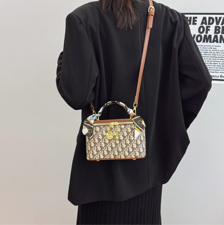 2025 Designer Letter-Print Crossbody Bag - Trendy Scarf-Chain Accent Bucket Tote with Luxury Texture, Women's Chic Small Handbag Free shipping