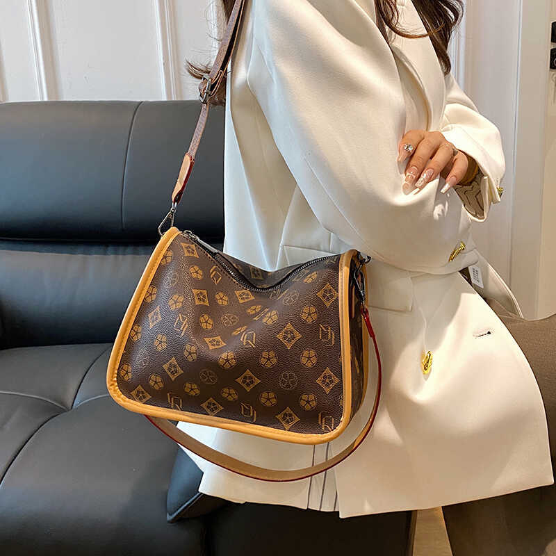 Designer bag Shoulder Bag Luxury Bag Fashionable And High End Internet Famous Printed Single Large Capacity Commuting Crossbody Versatile Underarm Mes
