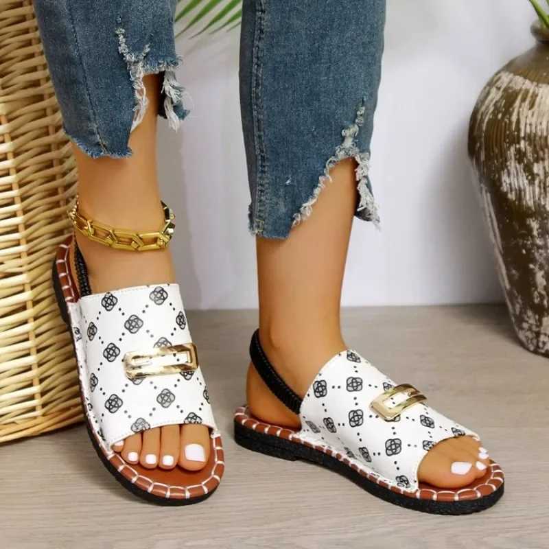Womens casual beach luxury sandals lightweight summer new fashion outdoor flat sandals womens open toe anti slip designer shoes M250506