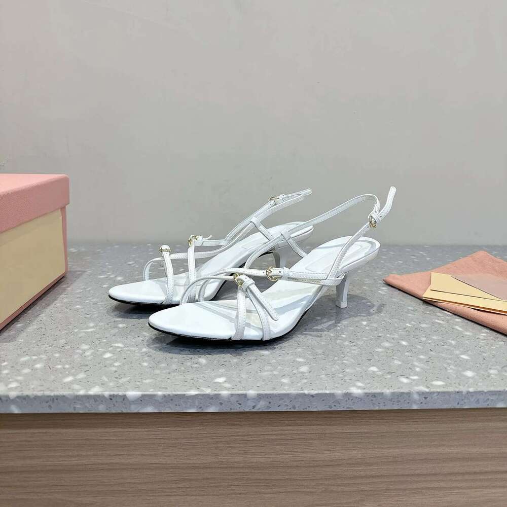 Round Toe Casual Kitten Heels Solid Color Concise Shoes For Women Ankle Buckle Patent Leather Sandals luxury Spring Summer New Hot