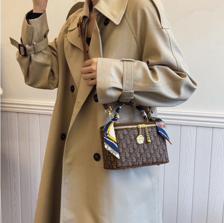 2025 Designer Letter-Print Crossbody Bag - Trendy Scarf-Chain Accent Bucket Tote with Luxury Texture, Women's Chic Small Handbag
