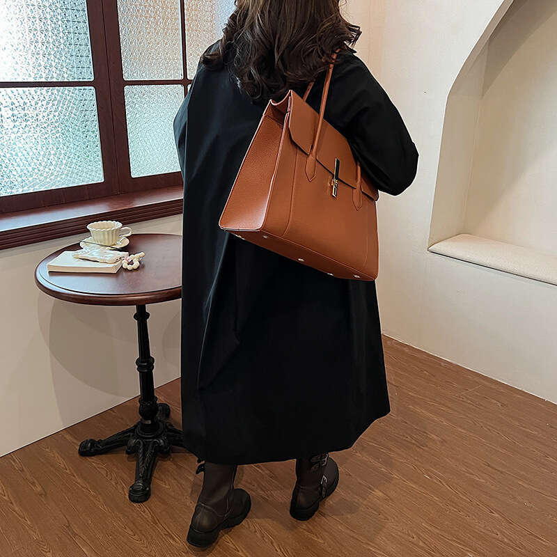 Bag for women4 autumn new fashionable handbag, high-end sense, large capacity tote bag, work commuting shoulder bag