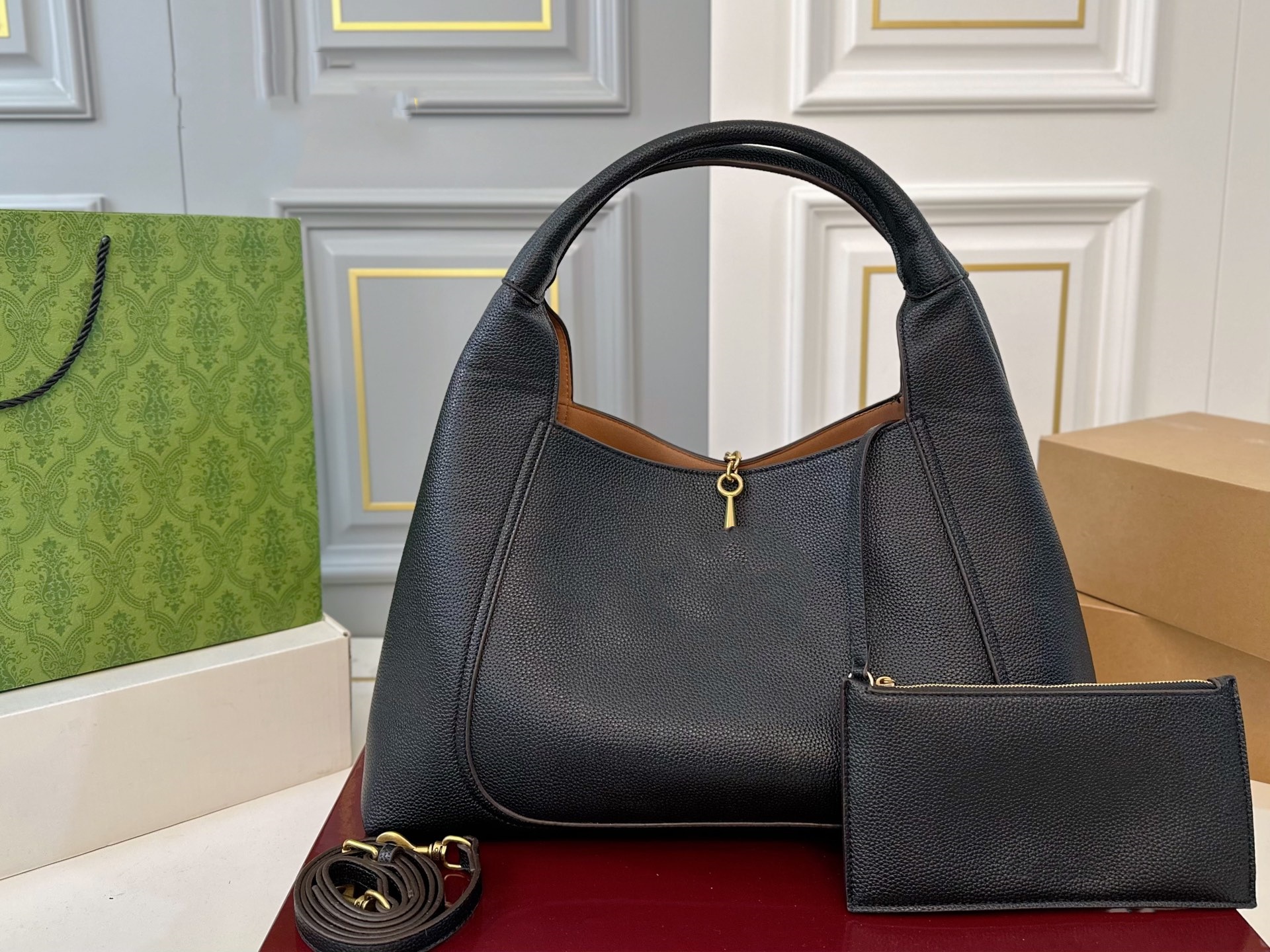 Luxury Designer Softbits Bucket Bags Grained Calfskin Leather Top Handle Bags Gold Hardware Hasp Shoulder Bags Women Luxury Daily Classic Handbags