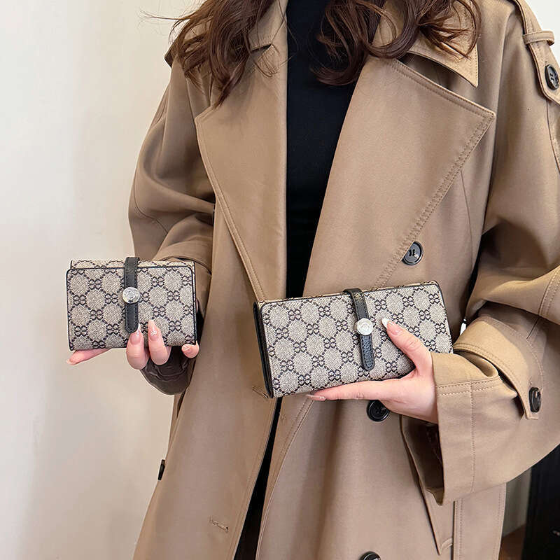 Ladies' long wallet with multiple card slots, large capacity short wallet, 30% off trendy and fashionable handbag