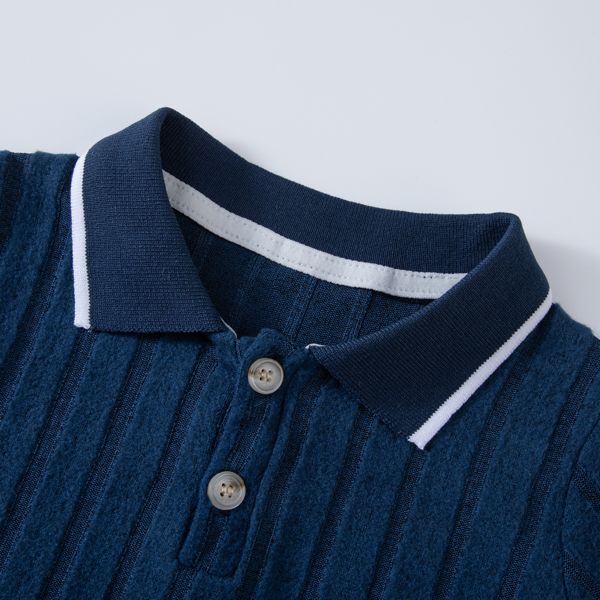 This boys' summer short-sleeve shorts set features a British-style neckline and ribbed design, making it suitable for both everyday wear and more