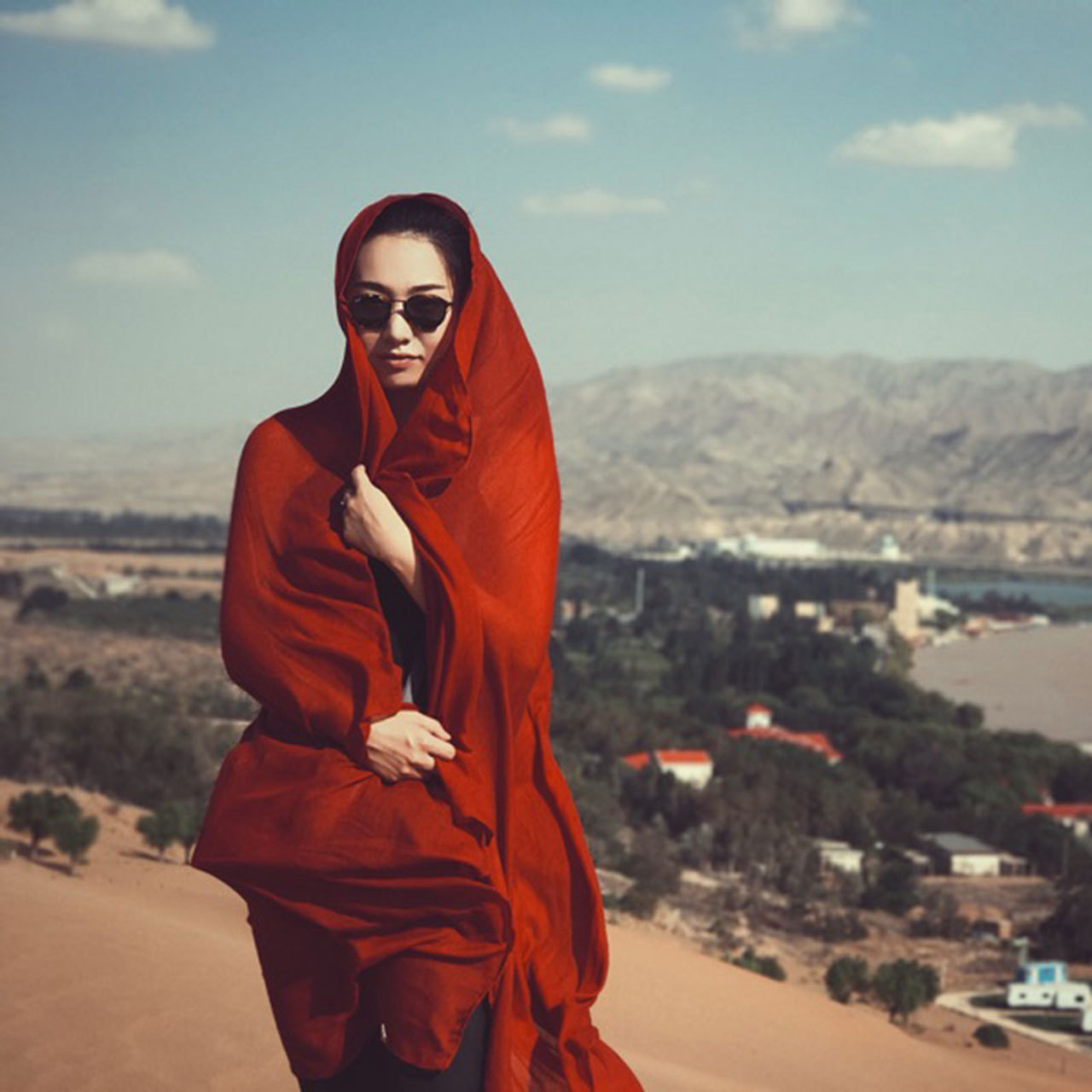 K649 Qinghai Chaka Salt Lake Travel Photo Big Red Cotton and Line Scarf Women's Desert Sunscreen Shawl Beach Travel Scarf
