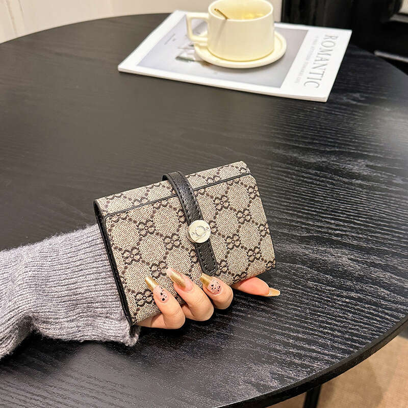 Ladies' long wallet with multiple card slots, large capacity short wallet, 30% off trendy and fashionable handbag
