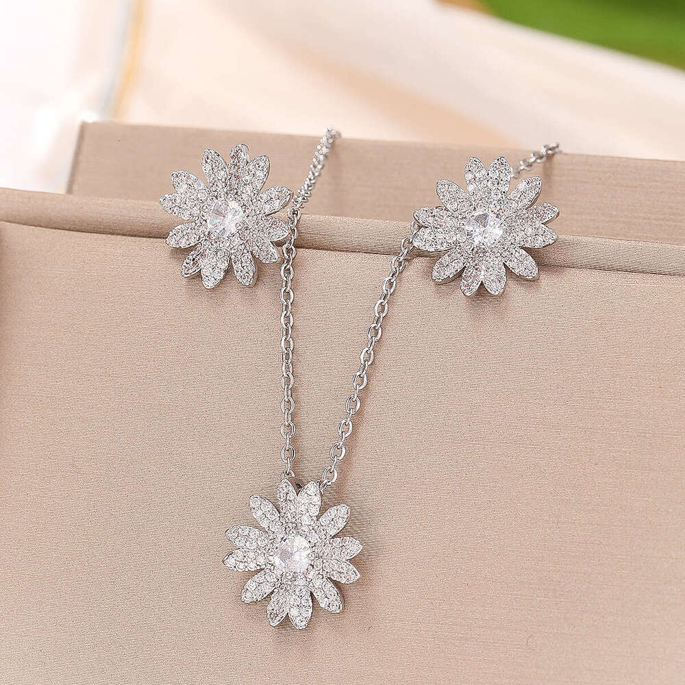 Warm Love Suower Copper Micro inlaid Zircon Romantic Enchanting Flower Daisy Necklace Earnail Set