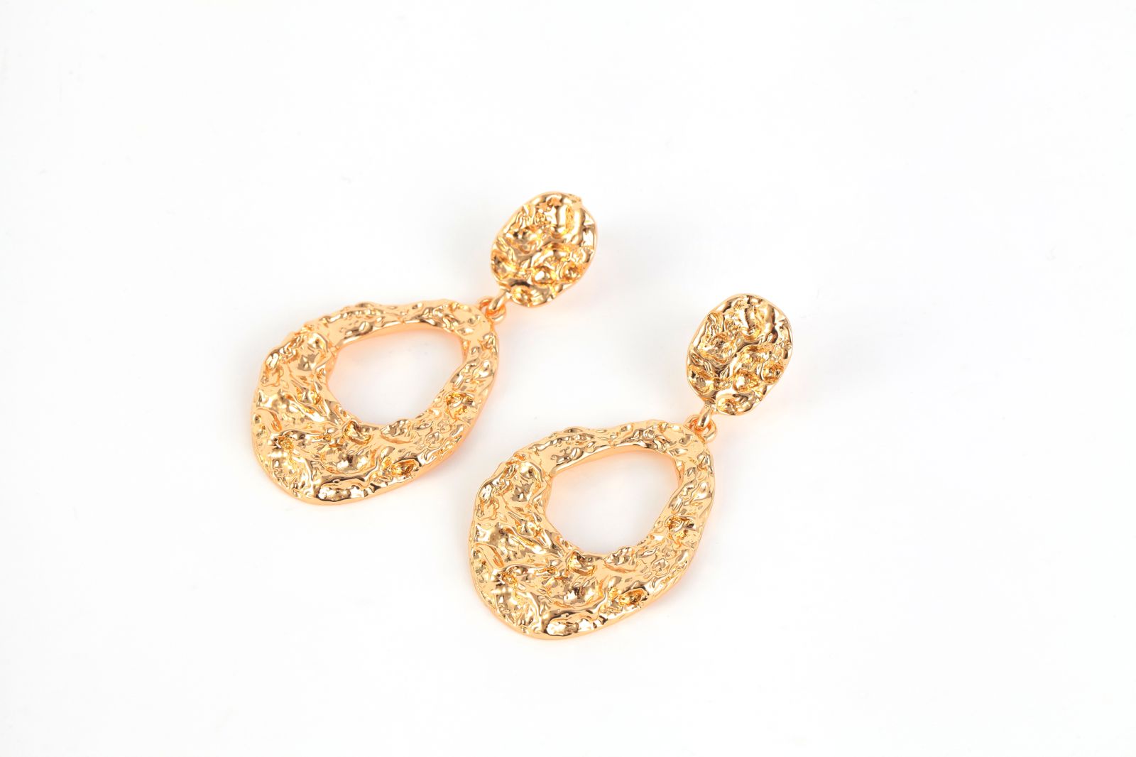 Oval Dangle Design Hammered Metal Finish Textured Gold Drop Earrings a wide variety of styles Design inspired earrings without collision