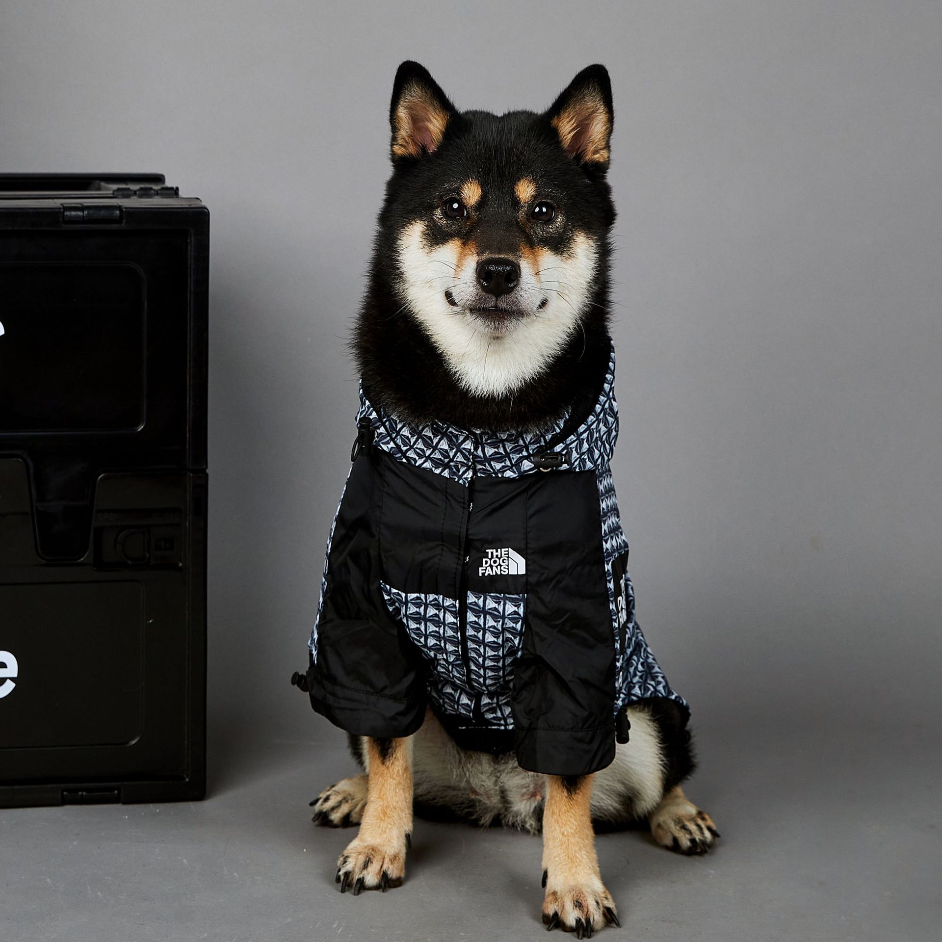 Dog Clothes Coat Waterproof Dog Warm Autumn Winter Jacket Windproof Puppy Coats with Adjustable Hood, Leash Hole, Pet Outdoor Clothes for Small Medium