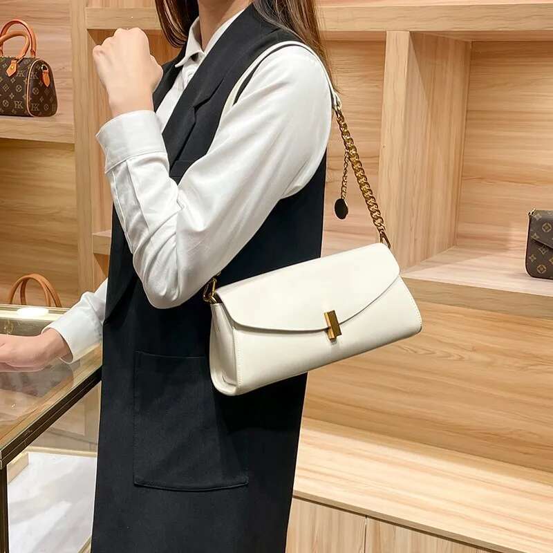 Light brand women's baguette armpit bag 2025 new design, high-end spring and summer single shoulder crossbody bag, chain