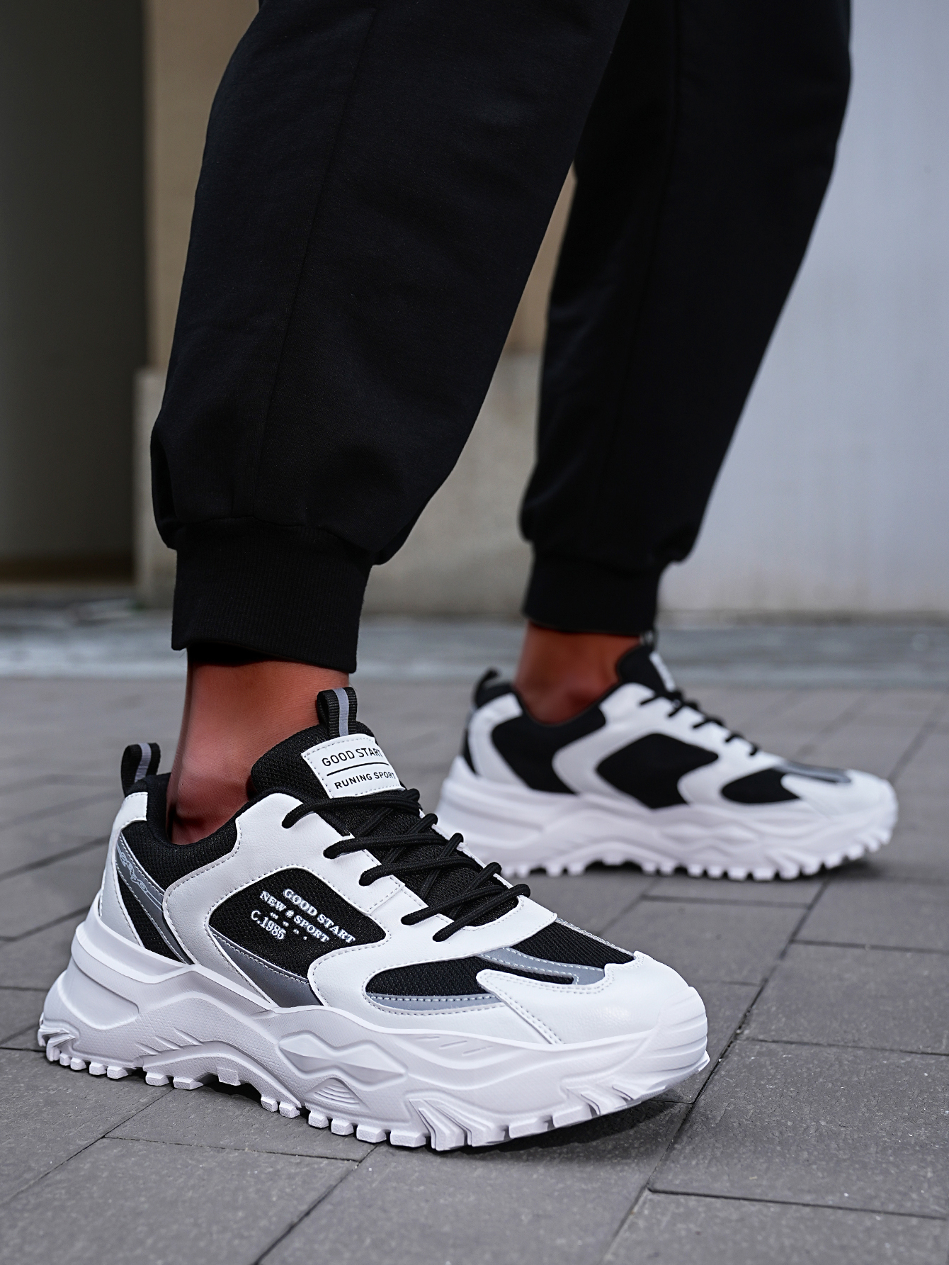 Free shipping designer mens and womens running shoes black white blue green outdoor sports casual shoe trainers sneakers