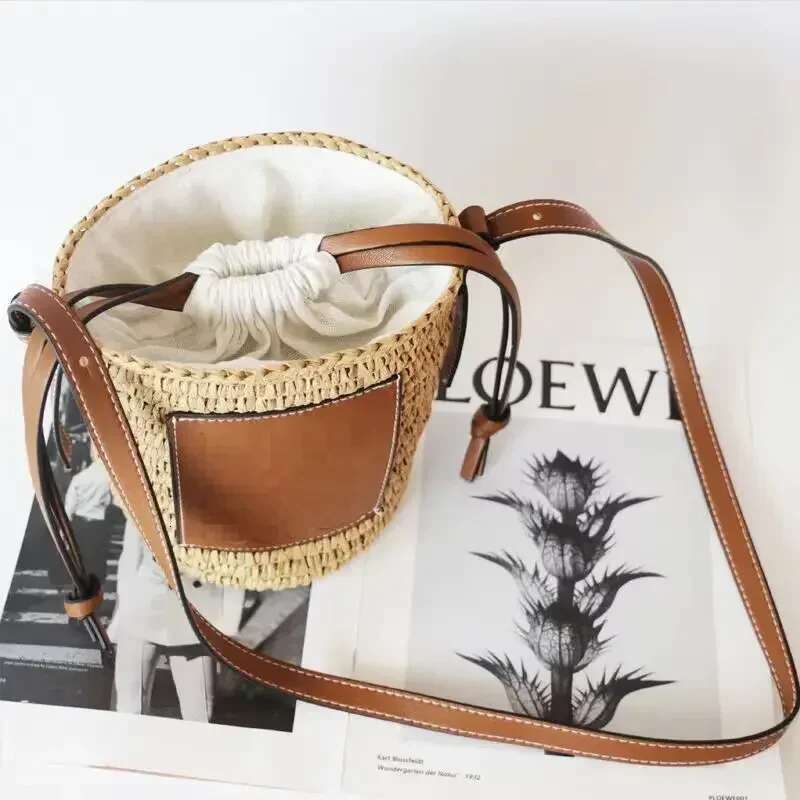 New Crochet Oblique Span One Shoulder Women's Simple And Cute Drawstring Cylinder Mobile Phone Women Bag