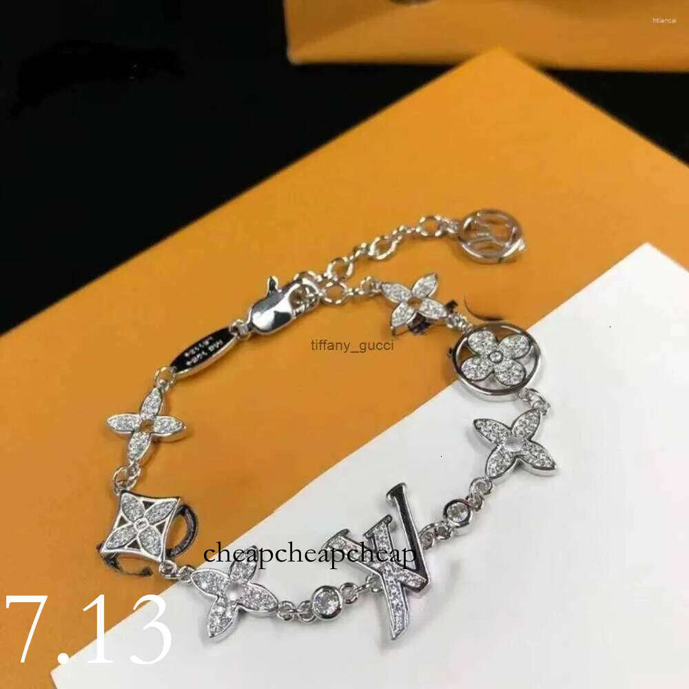 Charm Bracelets Bangle Designer Like Elegant Ladies Bracelet Gold Sier Fashion Letter Pendant Wedding High Quality Jewelry 2024 6C2