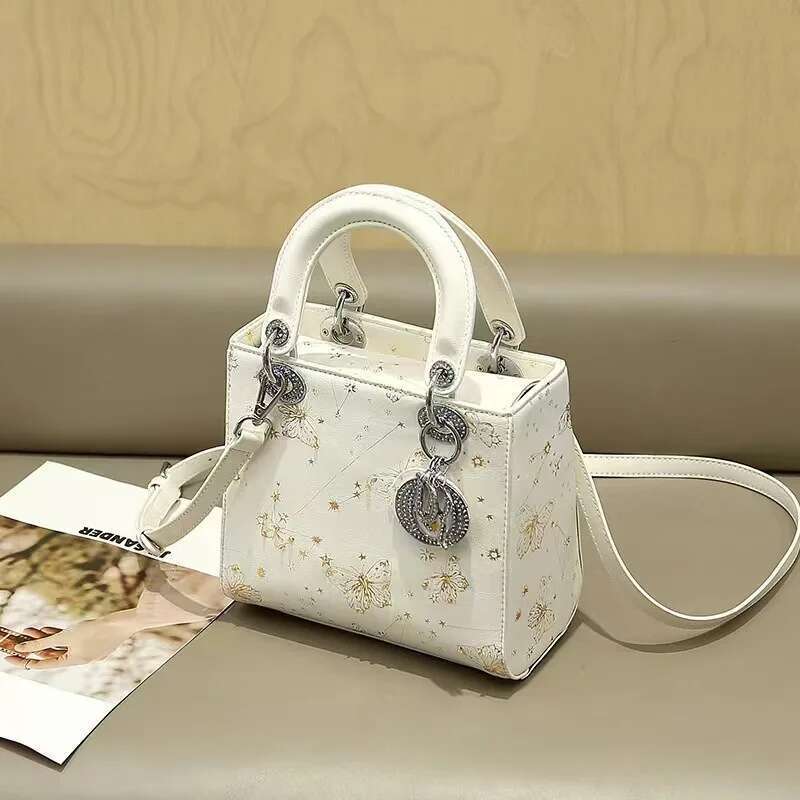 New hand-held crossbody commuting hand-carrying bag