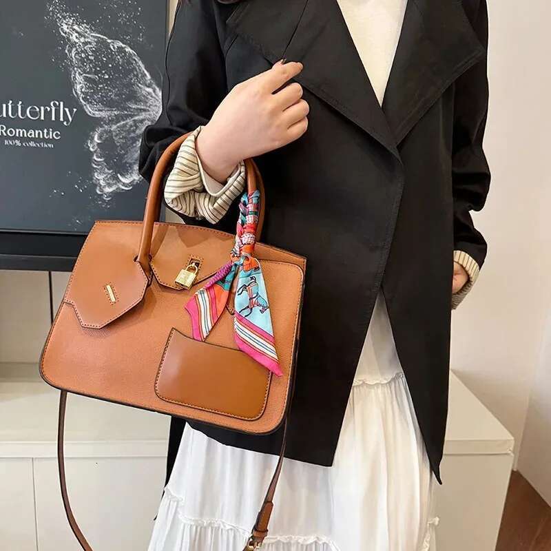 The 2025 Popular Vegetarian Kelly Three-in-one Convertible Tote and Crossbody Bag, A Unique Work To Party Bag