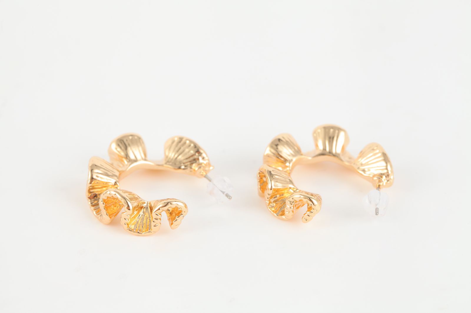 Gold-Tone Ruffle Pattern Textured Wave Design Hoop Earrings Artistic earrings are unique and eye-catching