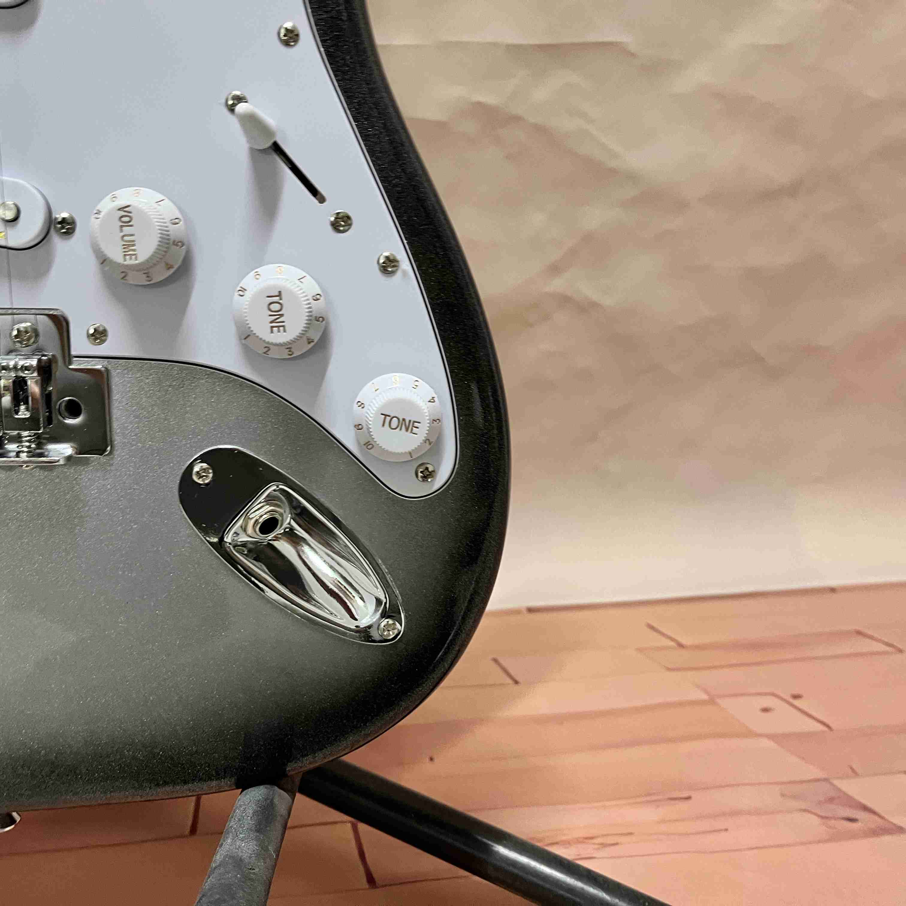 US WAREHOUSE exquisite ST electric guitar 22 frets SSS pickup Chrome hardware Maple neck 6 strings basswood body