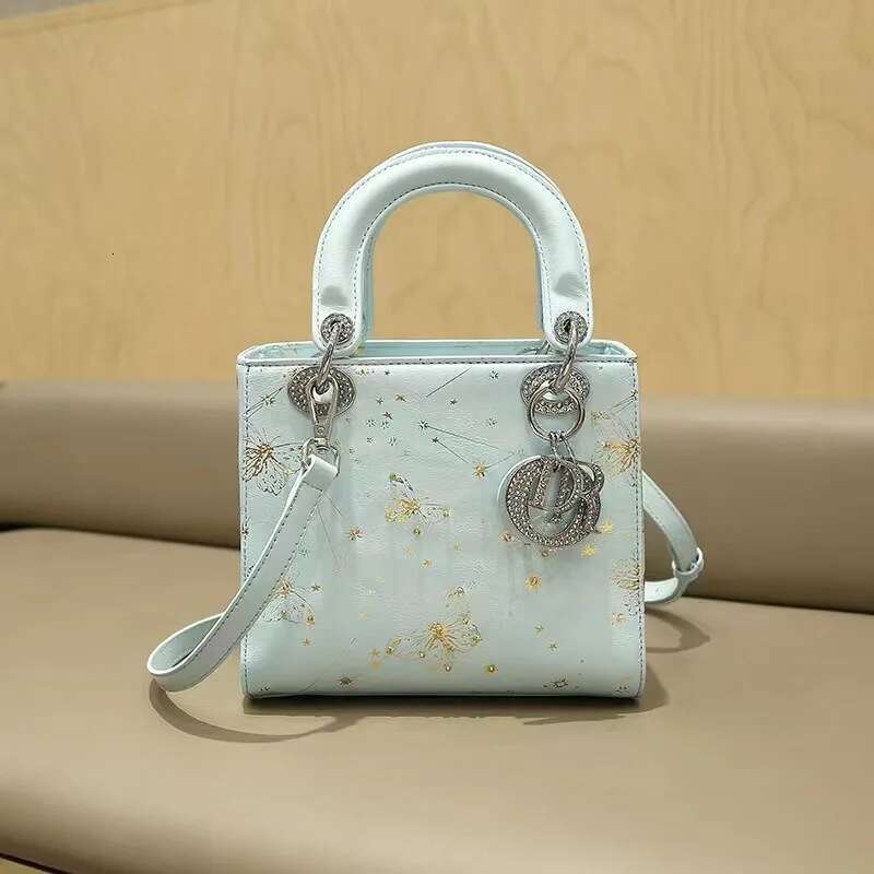 New hand-held crossbody commuting hand-carrying bag