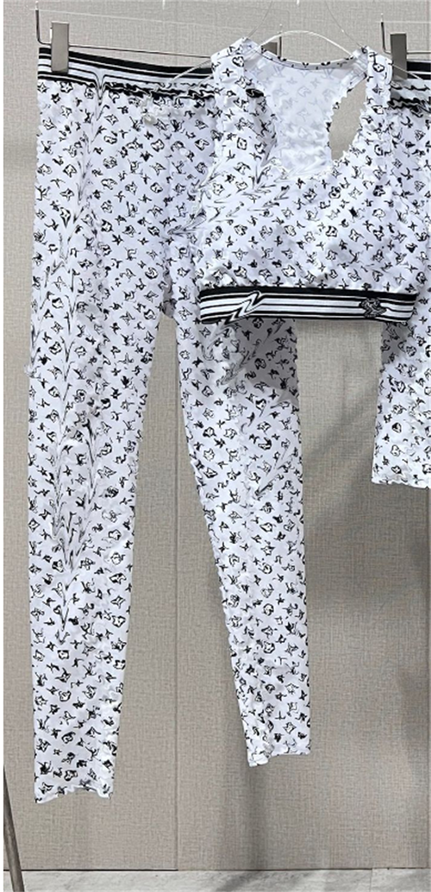 Womens Tracksuits Designer Two Piece Sets Fitness Yoga Tracksuits Women Slim Vest Top and Leggings Sets Sportwear Clothing