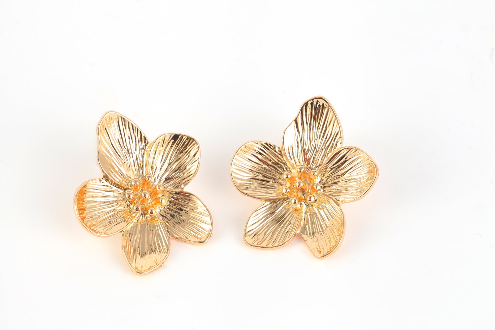 5 Petal Gold Plated Flower Stud Earrings Delicate Textured Floral Design, Hypoallergenic Jewelry for Women Full of high-end feeling