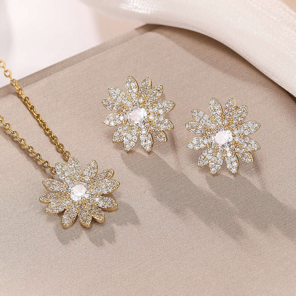 Warm Love Suower Copper Micro inlaid Zircon Romantic Enchanting Flower Daisy Necklace Earnail Set