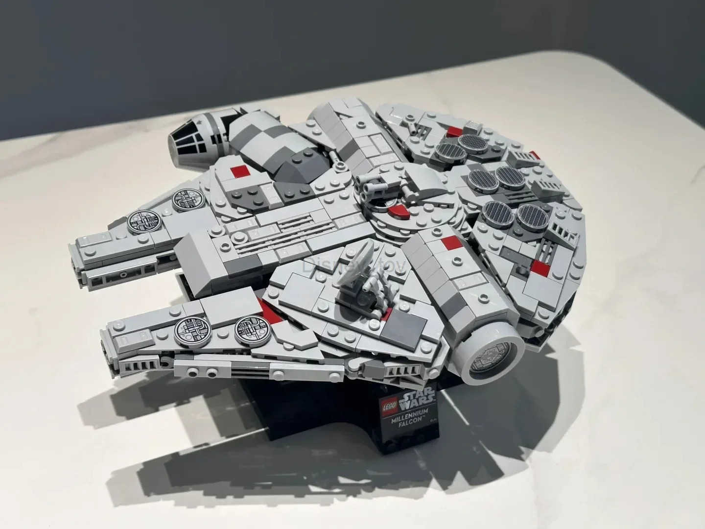 Disney toys Hot Toys Star Wars 75375 FalconSpaceship Bricks are compatible with Millennium building block toys childrens models and gifts Y250507