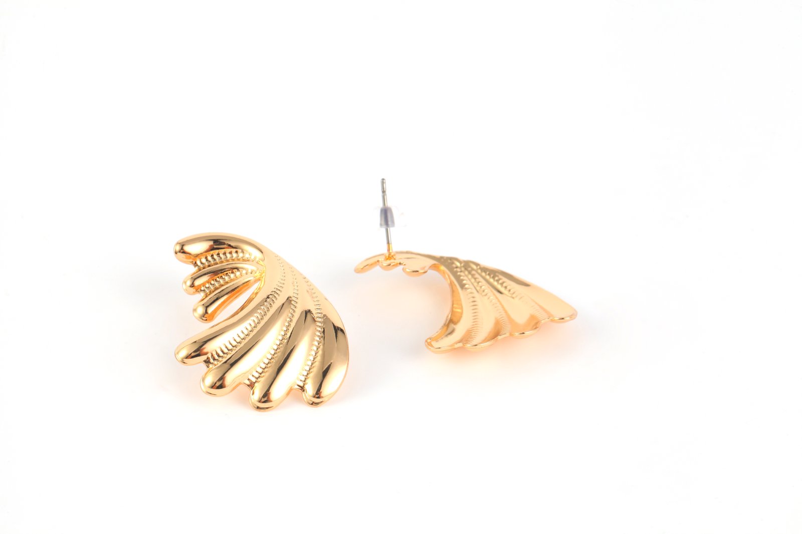 Large Curved Design Vintage Style Gold-Tone Wing Clip Earrings Daily wear is very fashionable