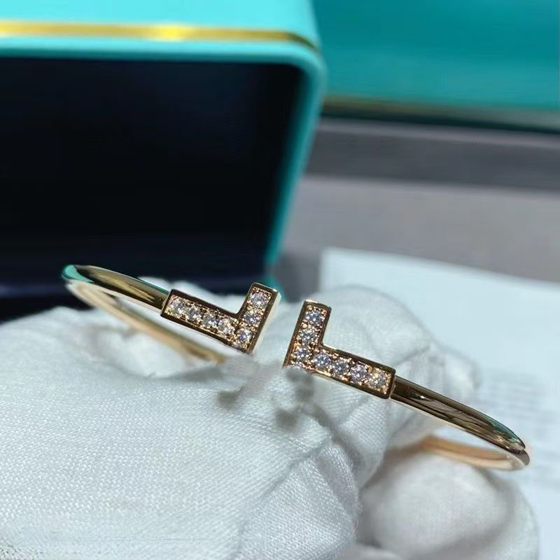 Bracelet designer bracelet Luxury bracelets with Diamonds Design Temperament Hundreds Styles bracelet Christmas Gift jewelry bracelets many styles very nice