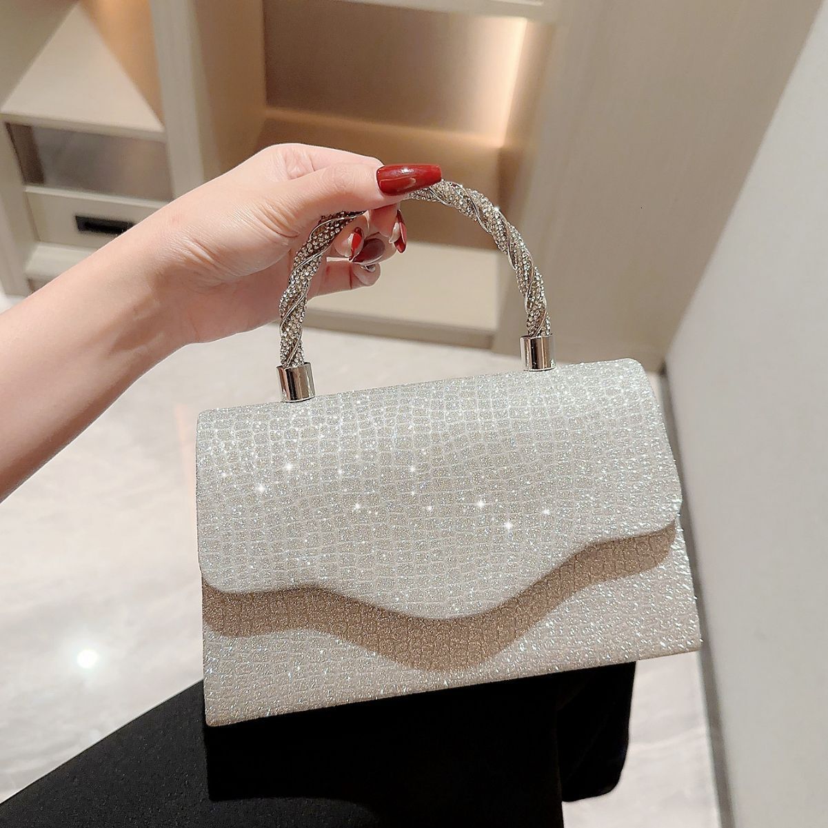 2025 New Women's Designer Bag Sparkling Diamond Dinner Bag Handbag Princess Makeup Women's Handbag High Quality Makeup Bag Wallet Underarm B
