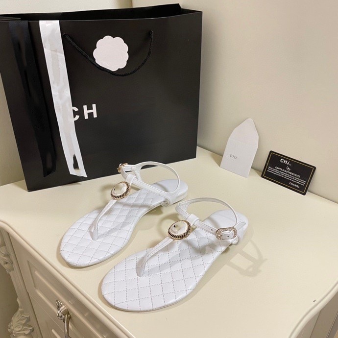 Designer sandals summer new flat sandalswomen's CC new fashion outdoor casual and comfortable open-toe beach shoes high-quality and trendy women's shoes
