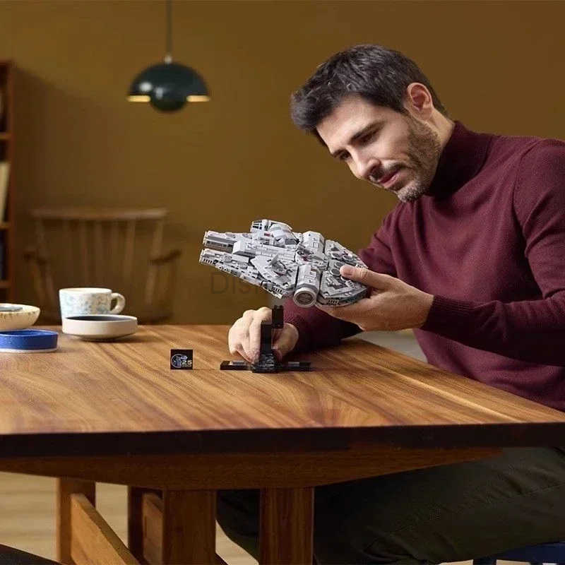 Disney toys Hot Toys Star Wars 75375 FalconSpaceship Bricks are compatible with Millennium building block toys childrens models and gifts Y250507
