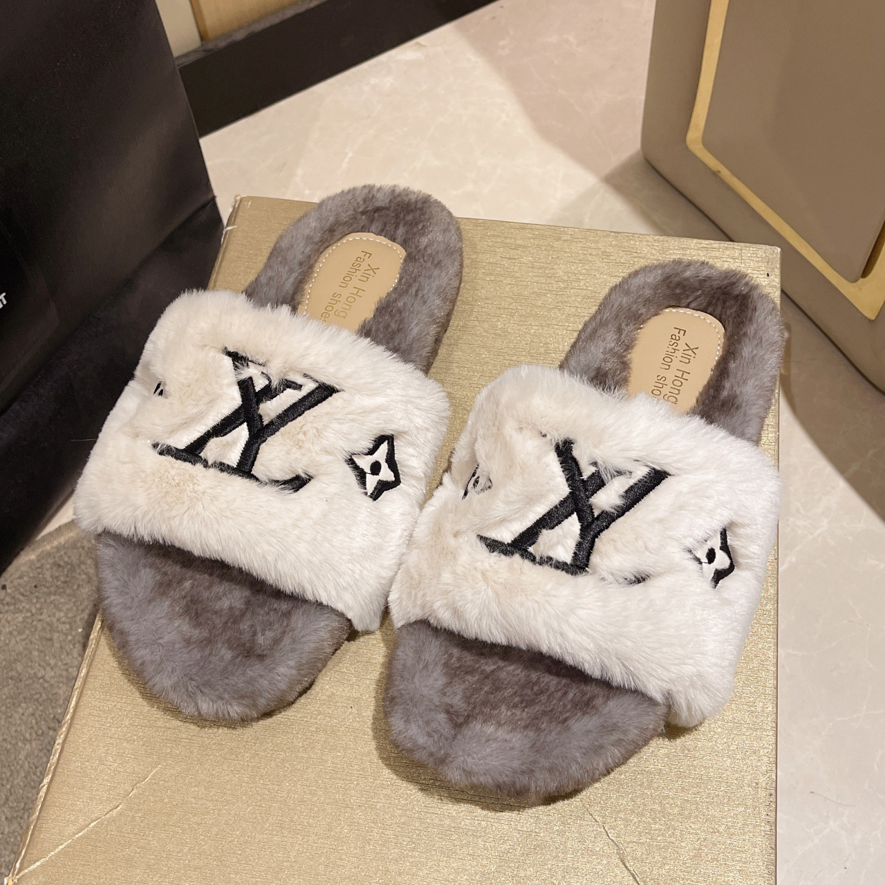 Free shipping designer Women 2025 Fairy Style Letter Embroidery One-character Fluffy Slippers, Small Chanel-style Outdoor Casual Plush slippers