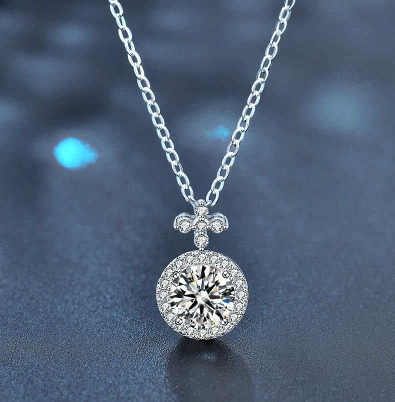 Luxury Moissanite Pendant Necklace with Four-Leaf Clover Design, S925 Sterling Silver, Round Halo Setting, Ideal for Gifts and Weddings