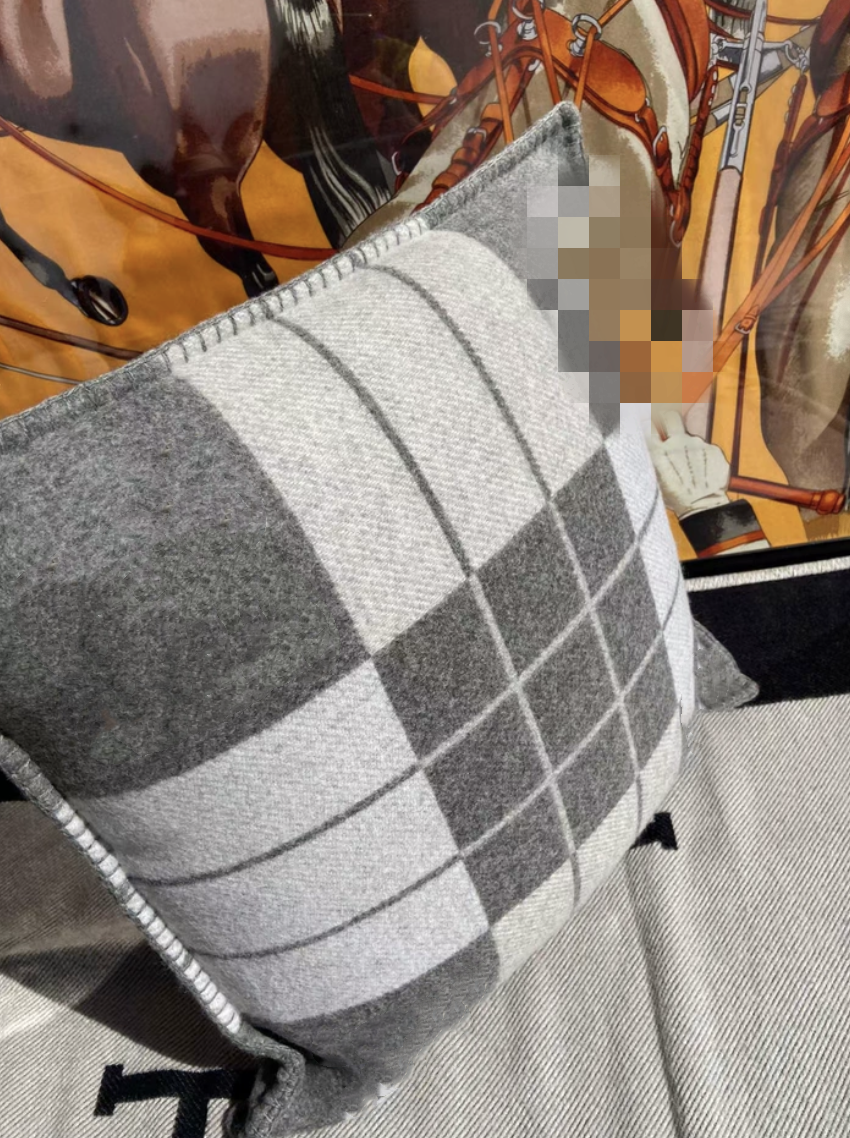 TOP QUAILTY Gray H Wool Cushion Blankets 1.5kg Blanket For Living room sofa Ins Blanket Pillow Home Luxury Horse Gig Size