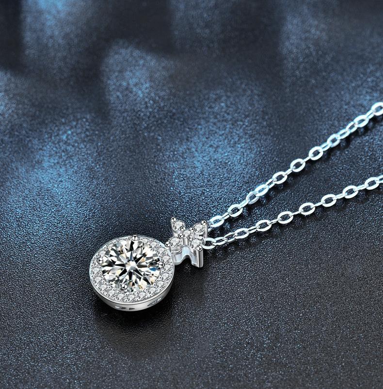 Luxury Moissanite Pendant Necklace with Four-Leaf Clover Design, S925 Sterling Silver, Round Halo Setting, Ideal for Gifts and Weddings