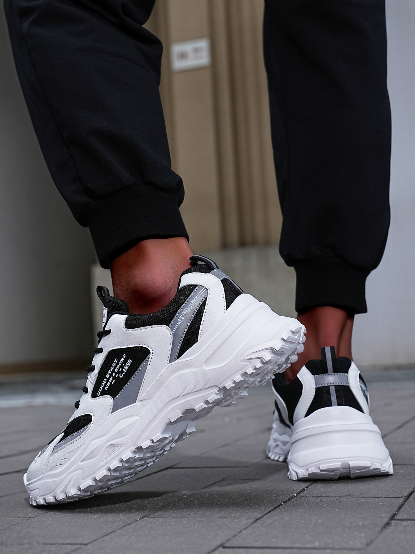 Free shipping designer mens and womens running shoes black white blue green outdoor sports casual shoe trainers sneakers