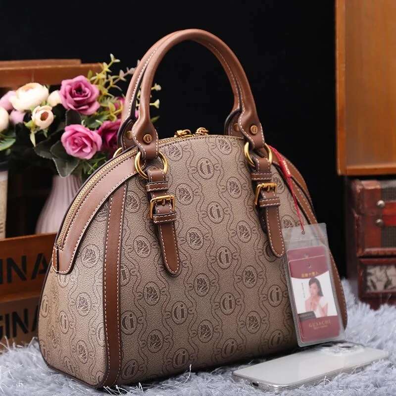 Women's handbag light 2025 autumn and winter new item large capacity retro high-end designer shoulder crossbody bag