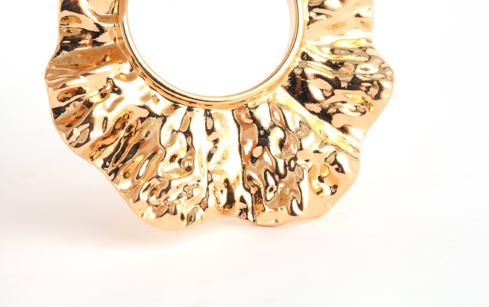 Crinkled Metal Design Textured Gold-Tone Ruffled Hoop Earrings a wide variety of styles Elegant Gold Earrings Simple yet Exquisite