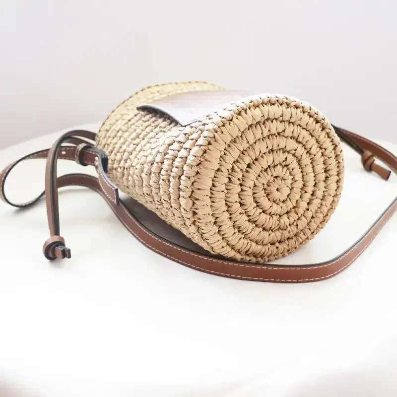 New Crochet Oblique Span One Shoulder Women's Simple And Cute Drawstring Cylinder Mobile Phone Women Bag