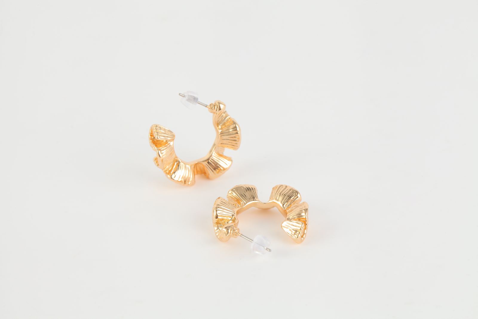 Gold-Tone Ruffle Pattern Textured Wave Design Hoop Earrings Artistic earrings are unique and eye-catching