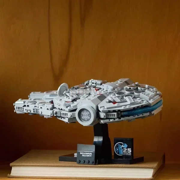 Disney toys Hot Toys Star Wars 75375 FalconSpaceship Bricks are compatible with Millennium building block toys childrens models and gifts Y250507