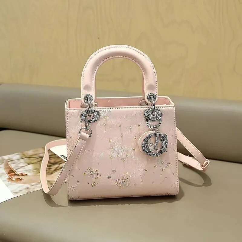 New hand-held crossbody commuting hand-carrying bag