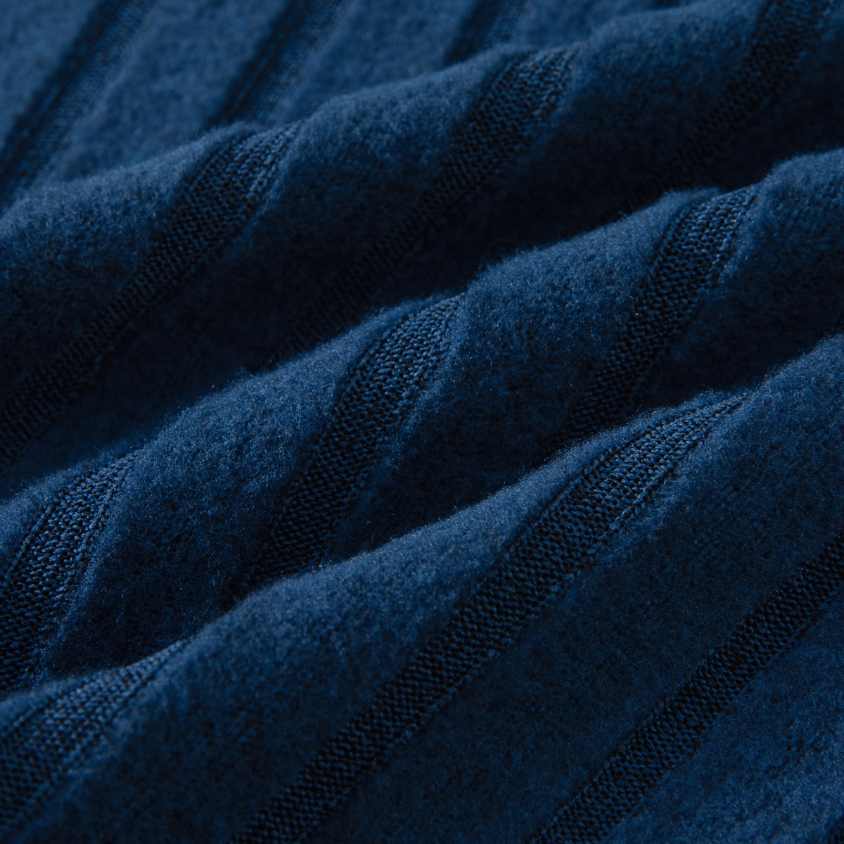 This boys' summer short-sleeve shorts set features a British-style neckline and ribbed design, making it suitable for both everyday wear and more